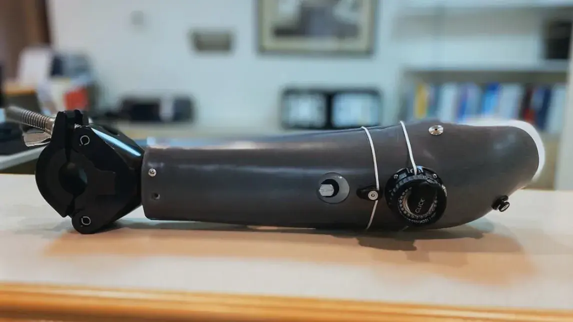 prosthetic arm for weightlifting